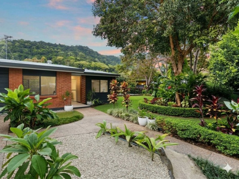 1 Iona Close, Edge Hill QLD 4870