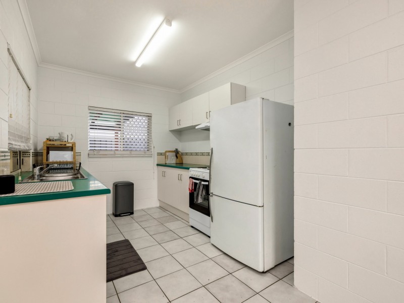 1/130 Robert Road, Bentley Park QLD 4869
