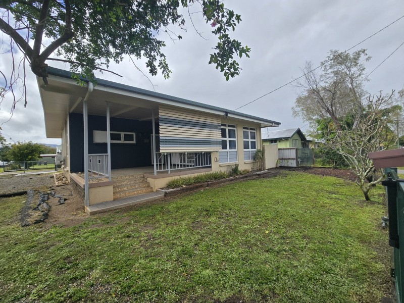 90 English Street, Manunda QLD 4870