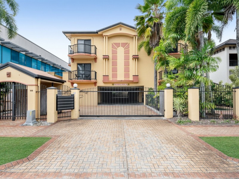 5/108 Mcleod Street, Cairns North QLD 4870