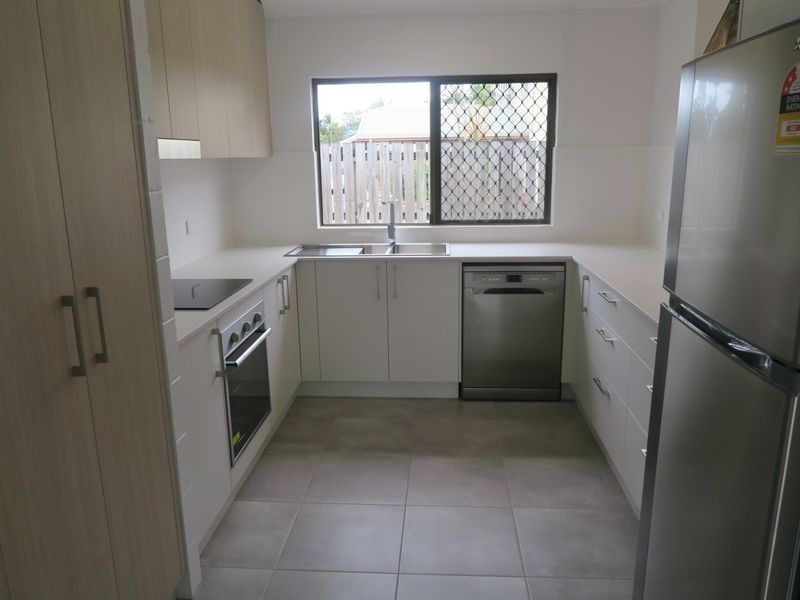 2/12 Springfield Crescent, Manoora QLD 4870