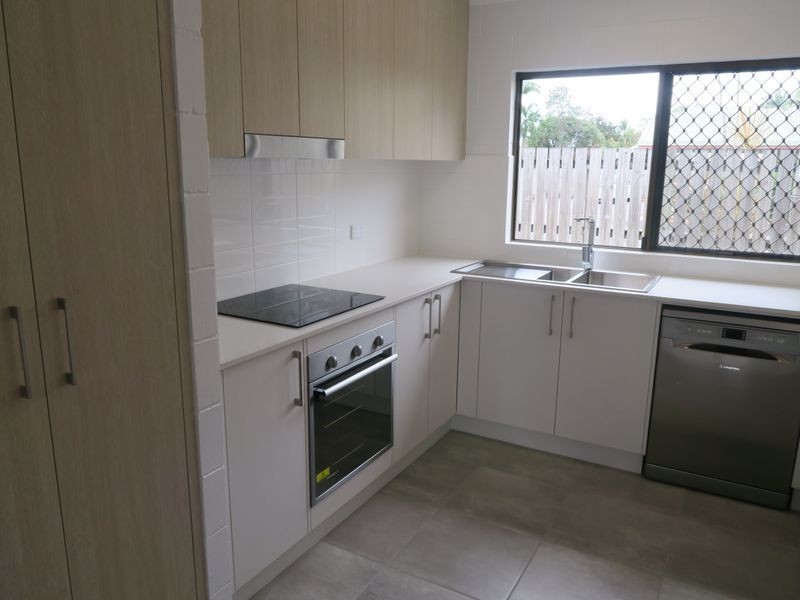 2/12 Springfield Crescent, Manoora QLD 4870
