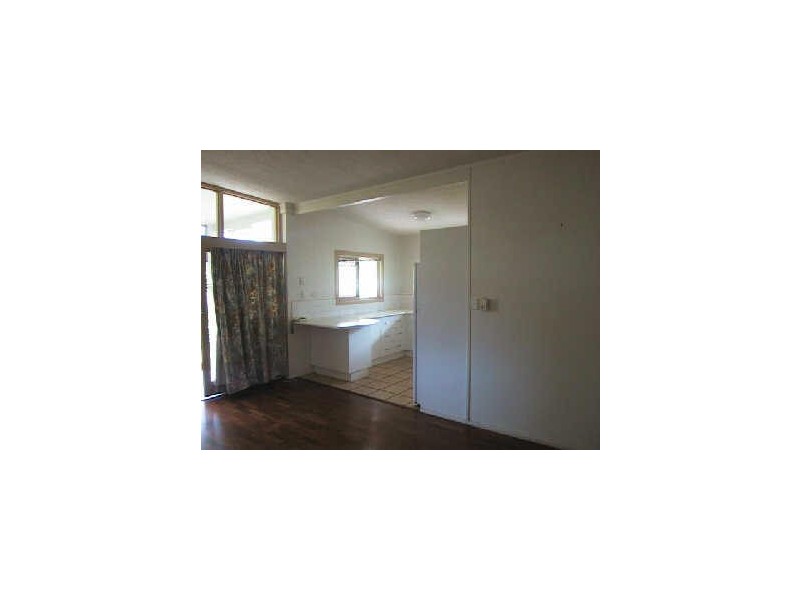 1/142 Pease Street, Manoora QLD 4870