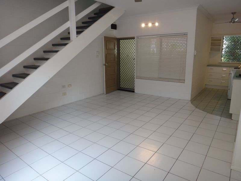 4/10 Crathern Close, Edge Hill QLD 4870