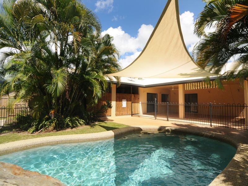 1 Windamere Close, Brinsmead QLD 4870