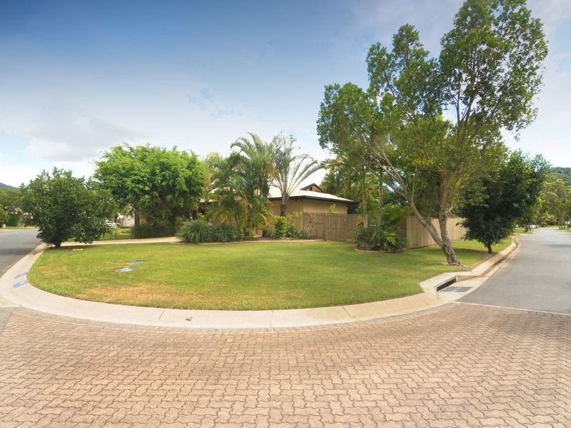 1 Windamere Close, Brinsmead QLD 4870