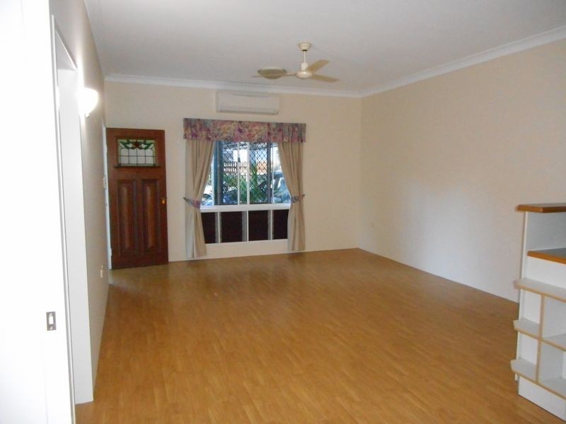 2/24 Macilwraith Street, Manoora QLD 4870