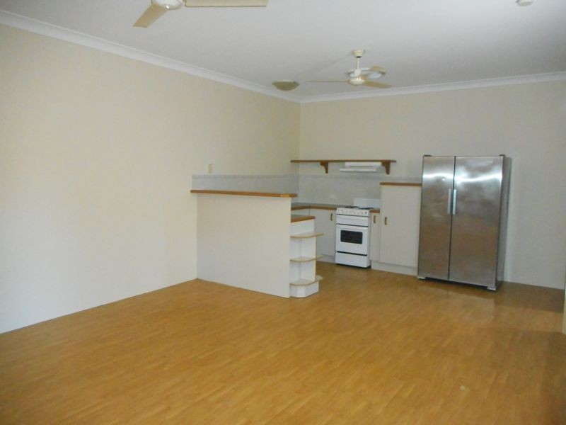 2/24 Macilwraith Street, Manoora QLD 4870
