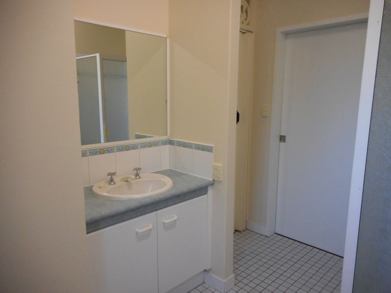 2/24 Macilwraith Street, Manoora QLD 4870