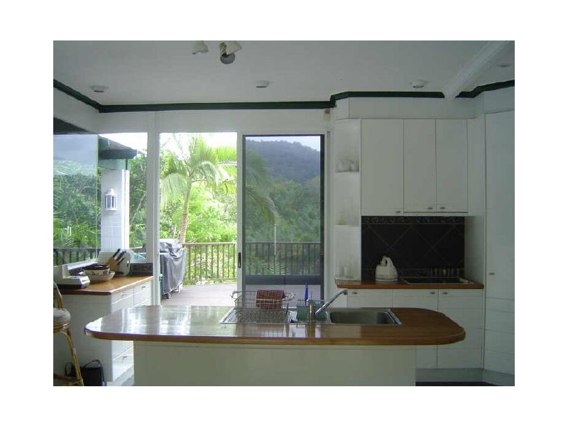 15 Panoramic Place, Whitfield QLD 4870