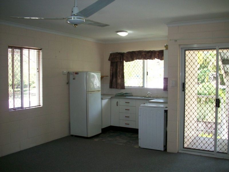 8/180 Pease Street, Manoora QLD 4870