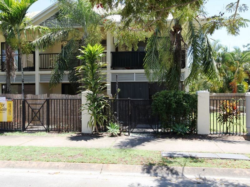 2/548 Varley Street, Yorkeys Knob QLD 4878