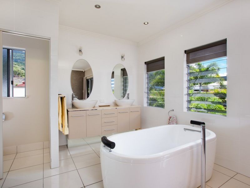 2 Rossmann Road, Smithfield QLD 4878