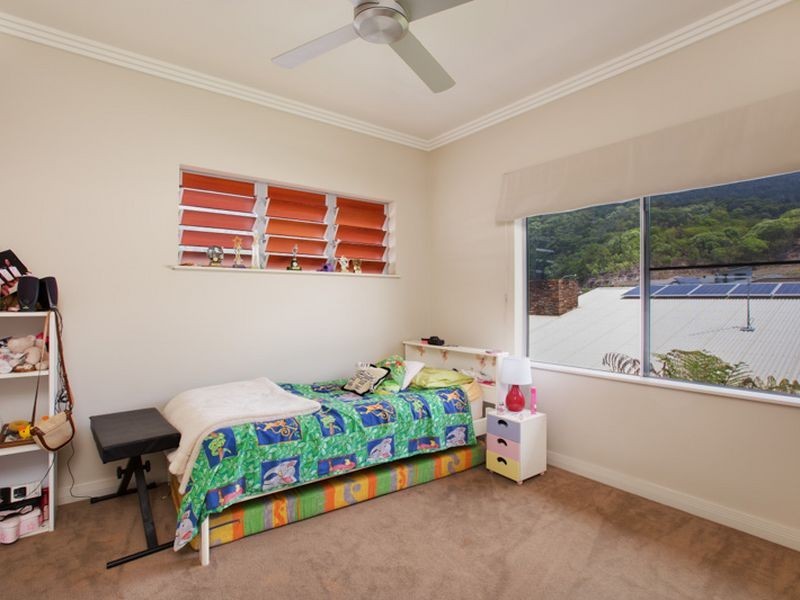 2 Rossmann Road, Smithfield QLD 4878
