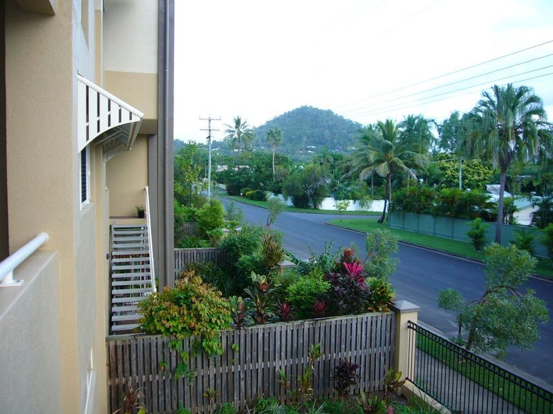 1/110 Moore Street, Trinity Beach QLD 4879