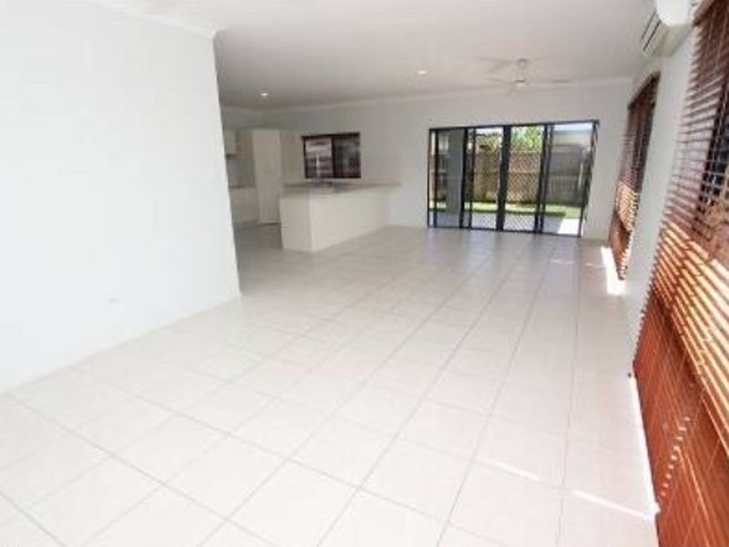 2 Guiness Close, White Rock QLD 4868
