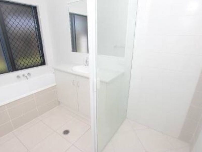 2 Guiness Close, White Rock QLD 4868