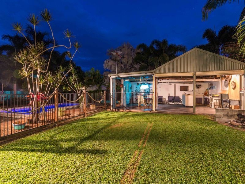 8 Sarina Close, Kewarra Beach QLD 4879