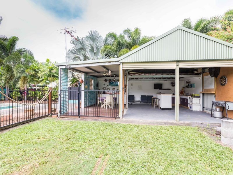 8 Sarina Close, Kewarra Beach QLD 4879