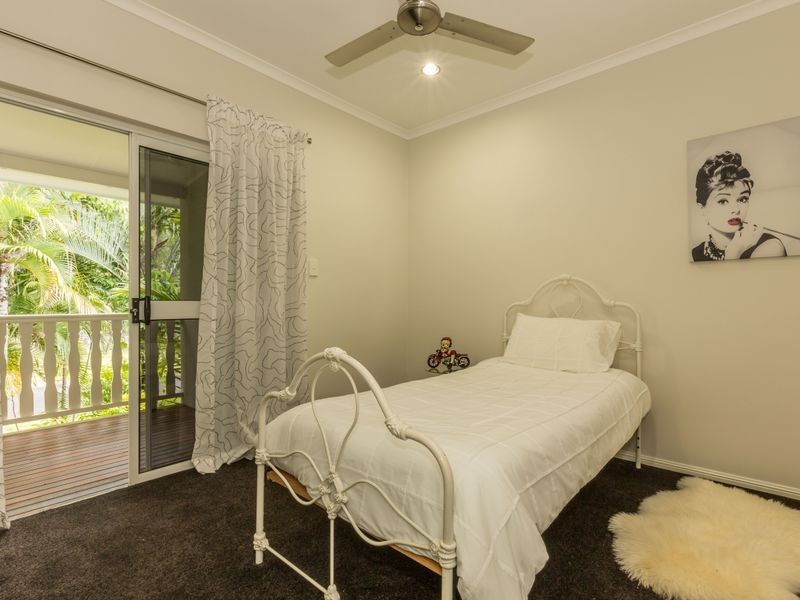 12 Knight Road, Smithfield QLD 4878