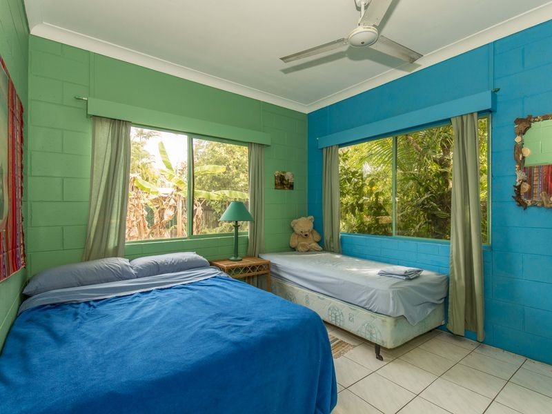 1/2 Carolyn Close, Yorkeys Knob QLD 4878
