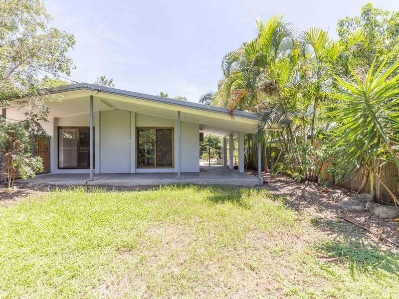 11 Rudder Street, Clifton Beach QLD 4879