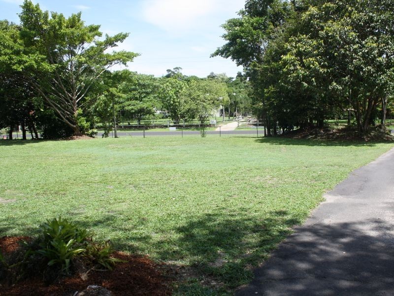 9-11 Nicholas Street, Clifton Beach QLD 4879