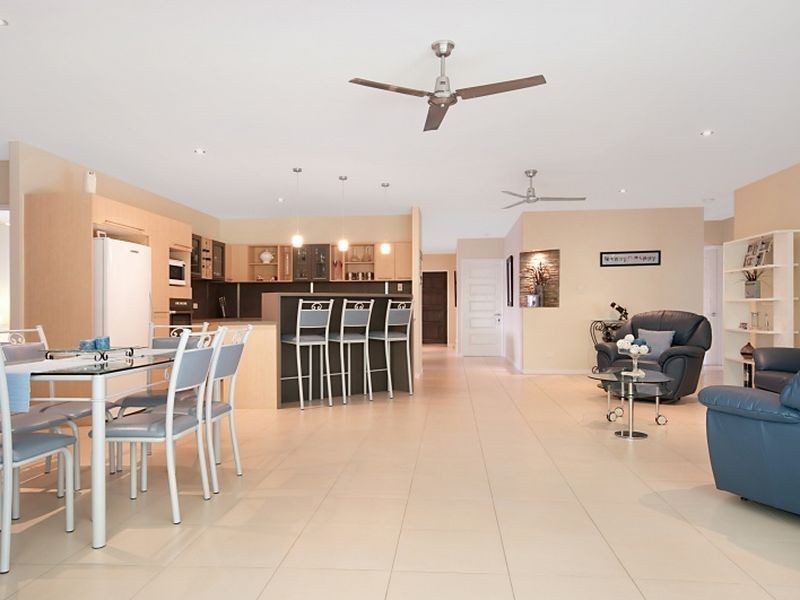 6 Palmetto Street, Palm Cove QLD 4879