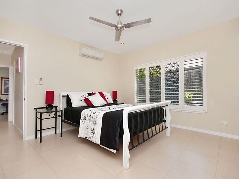 6 Palmetto Street, Palm Cove QLD 4879