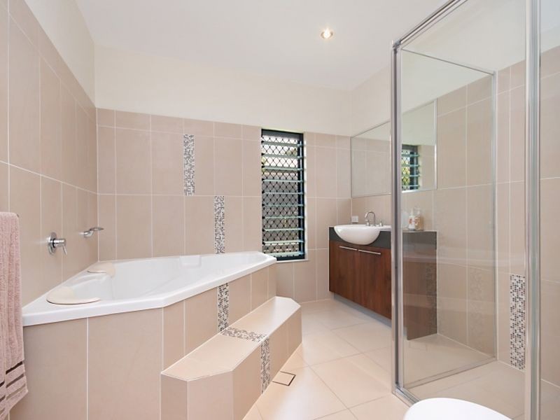 6 Palmetto Street, Palm Cove QLD 4879
