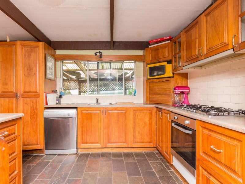 1 Walnut Street, Holloways Beach QLD 4878