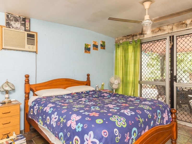 1 Walnut Street, Holloways Beach QLD 4878