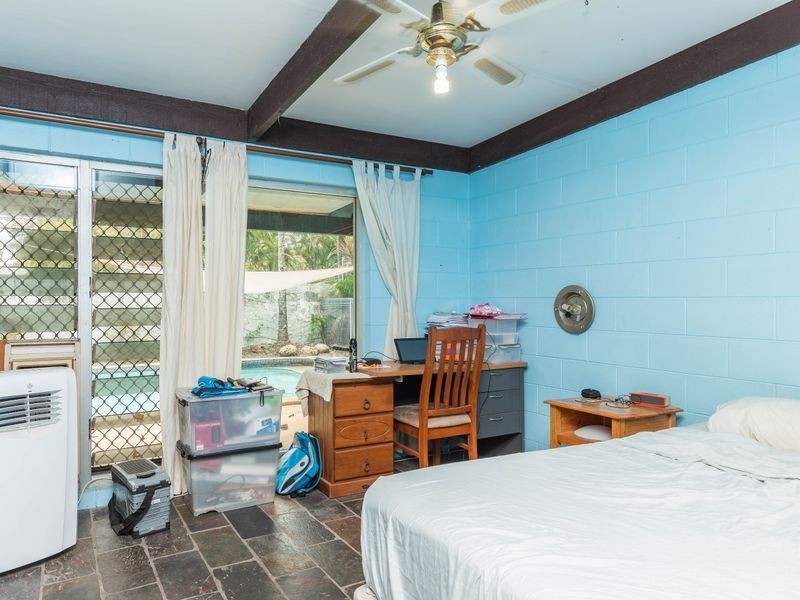 1 Walnut Street, Holloways Beach QLD 4878