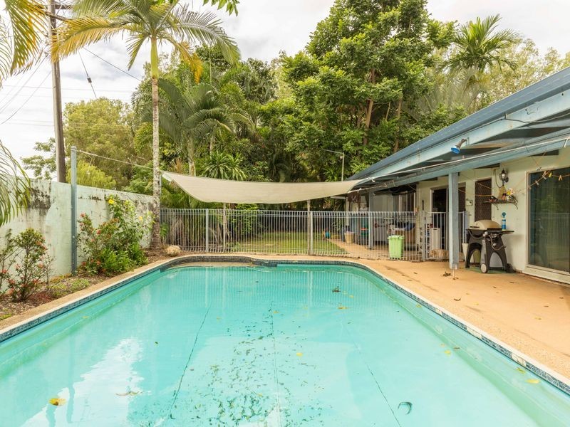 1 Walnut Street, Holloways Beach QLD 4878