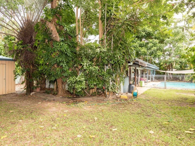 1 Walnut Street, Holloways Beach QLD 4878