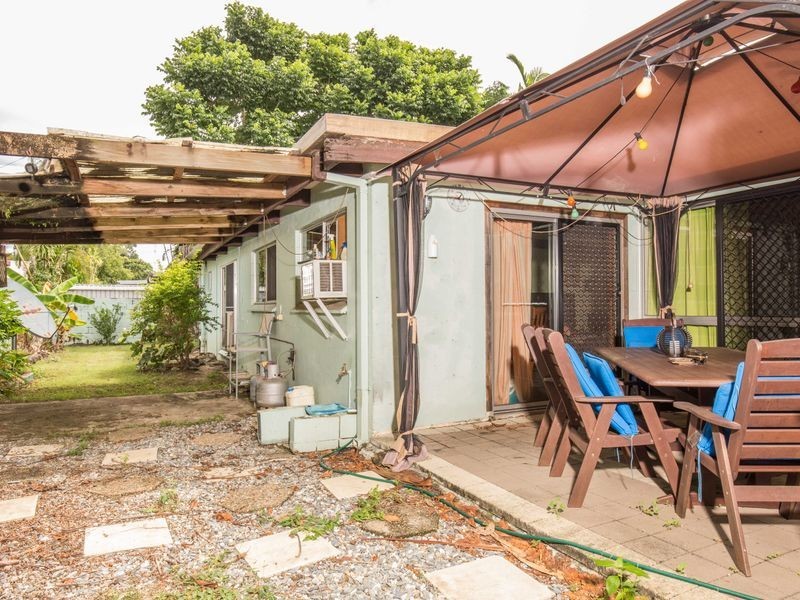 1 Walnut Street, Holloways Beach QLD 4878