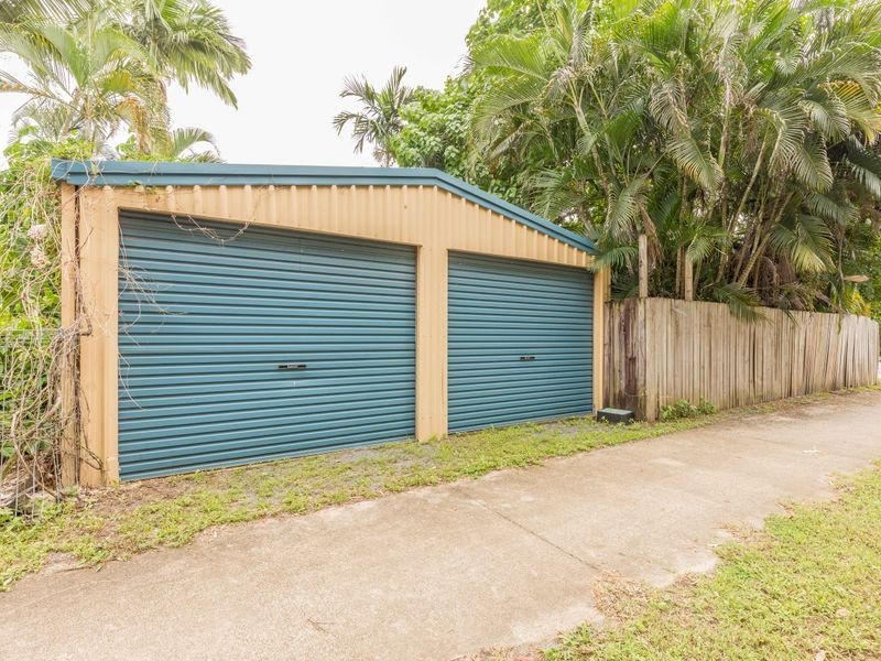 1 Walnut Street, Holloways Beach QLD 4878