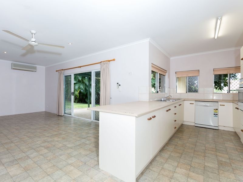 28 Lamb Street, Smithfield QLD 4878