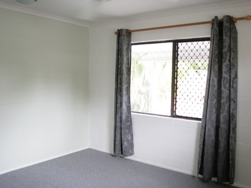 8 Samuel Street, Yorkeys Knob QLD 4878