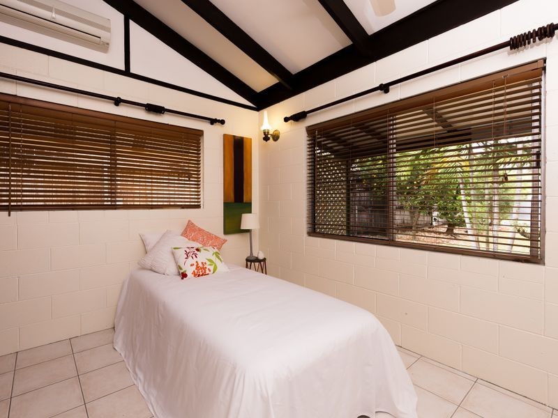 40 Petersen Street, Trinity Beach QLD 4879