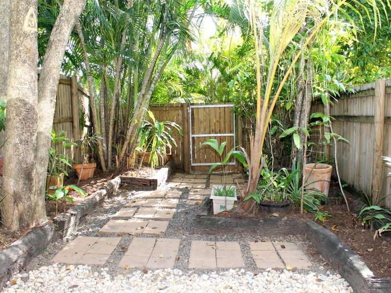 2/528 Varley Street, Yorkeys Knob QLD 4878