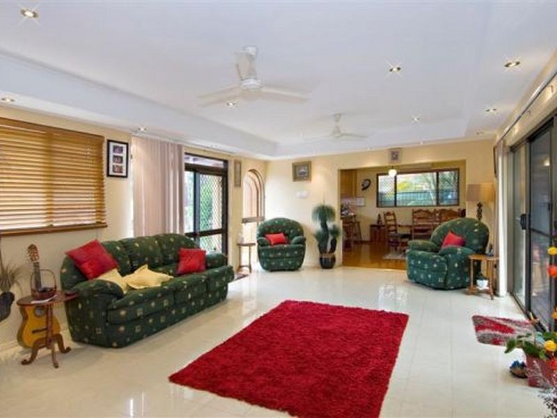6 Roslyn Close, Yorkeys Knob QLD 4878