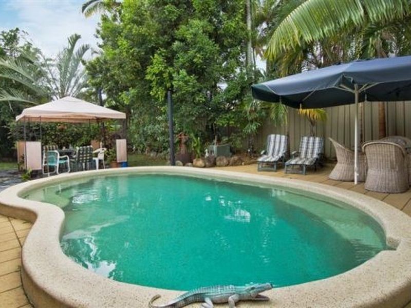 6 Roslyn Close, Yorkeys Knob QLD 4878
