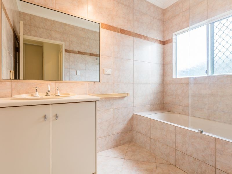 2 Saddle Mountain Road, Smithfield QLD 4878