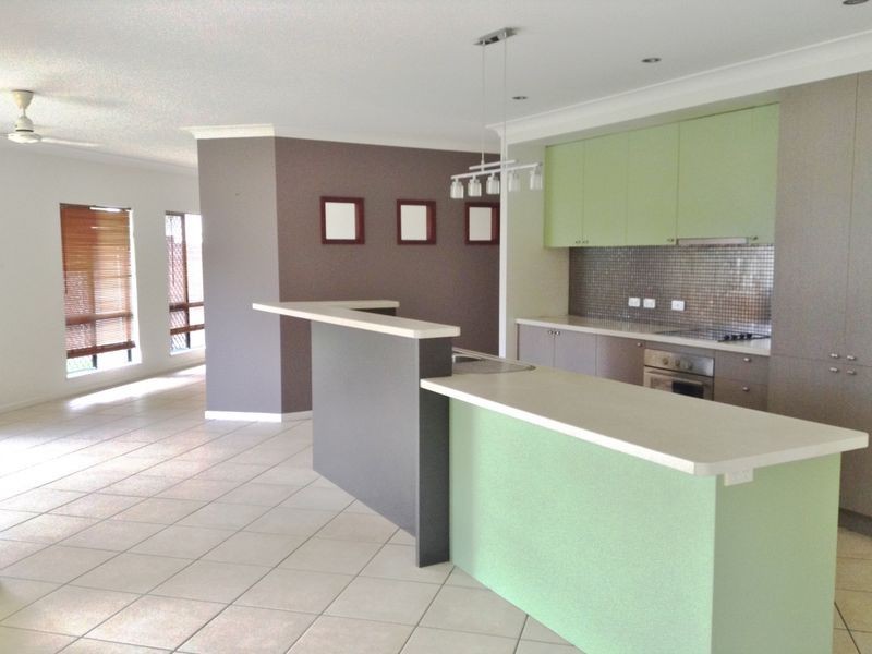 4 Kentia Street, Palm Cove QLD 4879