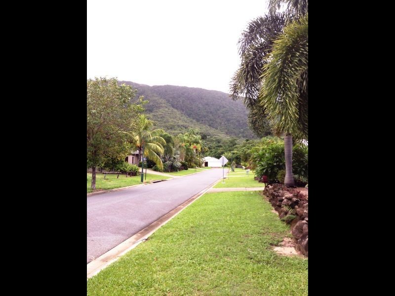 4 Kentia Street, Palm Cove QLD 4879