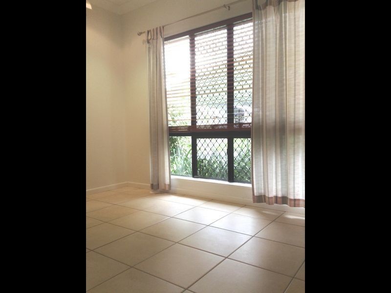 4 Kentia Street, Palm Cove QLD 4879