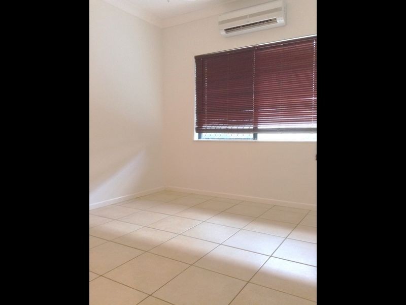 4 Kentia Street, Palm Cove QLD 4879
