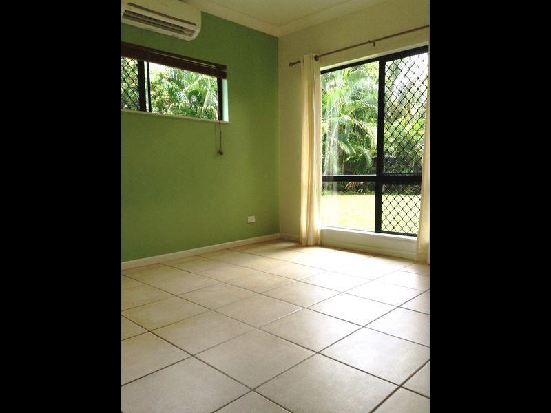 4 Kentia Street, Palm Cove QLD 4879
