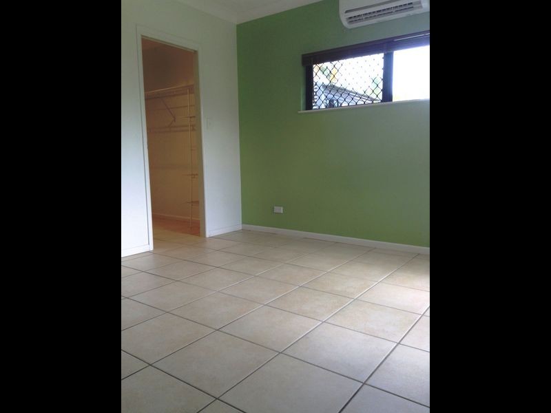 4 Kentia Street, Palm Cove QLD 4879